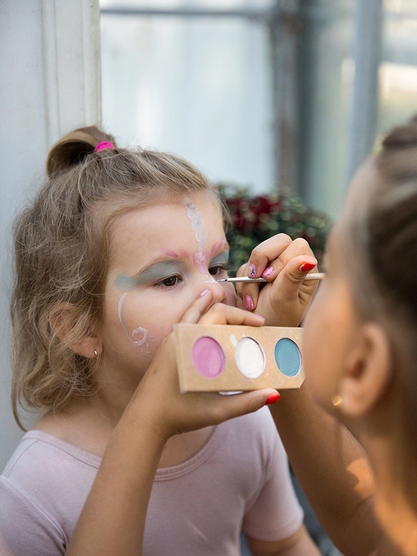 KIT MAQUILLAJE (ROSA-BLANCO-TURQUESA)